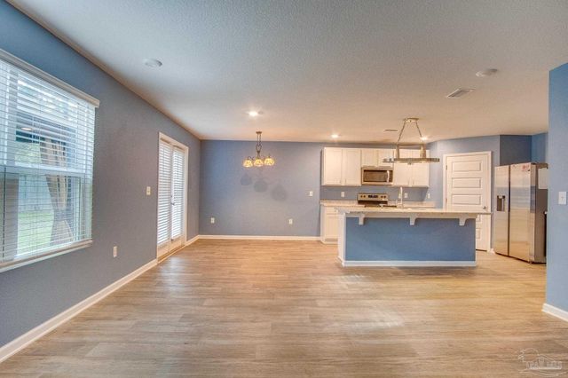 10589 Queens Gate Cir, Pensacola, FL 32506