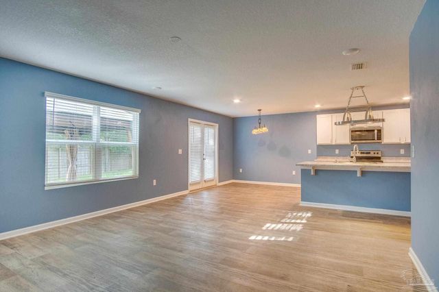 10589 Queens Gate Cir, Pensacola, FL 32506