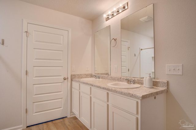 10589 Queens Gate Cir, Pensacola, FL 32506