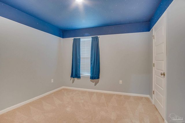 10589 Queens Gate Cir, Pensacola, FL 32506