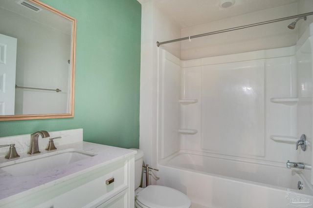 10589 Queens Gate Cir, Pensacola, FL 32506