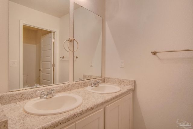 10589 Queens Gate Cir, Pensacola, FL 32506