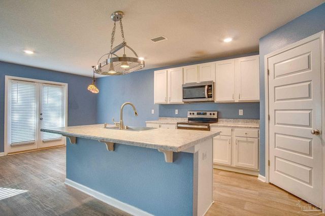 10589 Queens Gate Cir, Pensacola, FL 32506