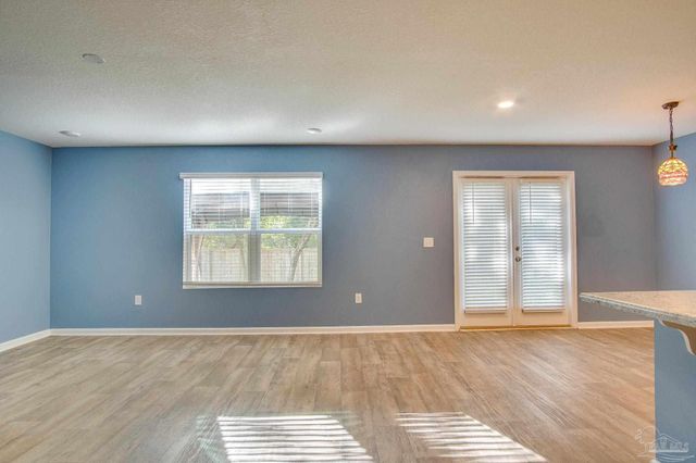 10589 Queens Gate Cir, Pensacola, FL 32506