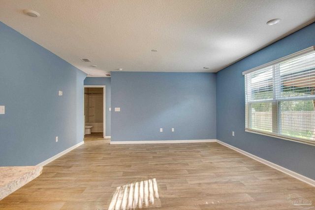 10589 Queens Gate Cir, Pensacola, FL 32506