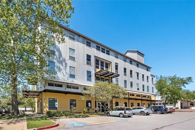 525 S School 430, Fayetteville, AR 72701