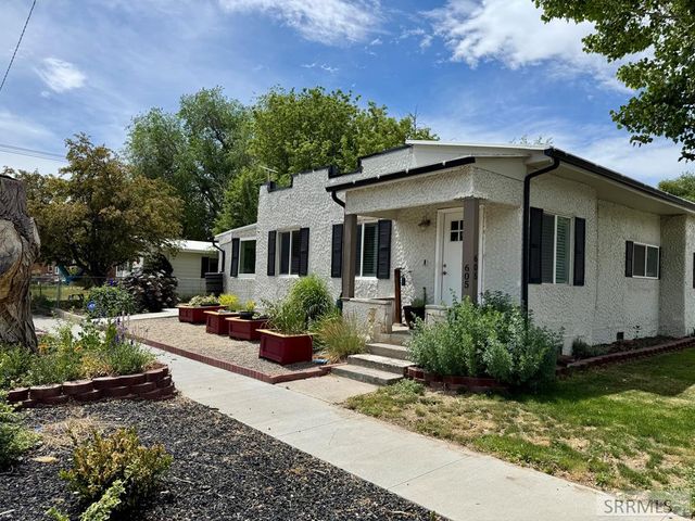 605 N 10th Avenue, Pocatello, ID 83201