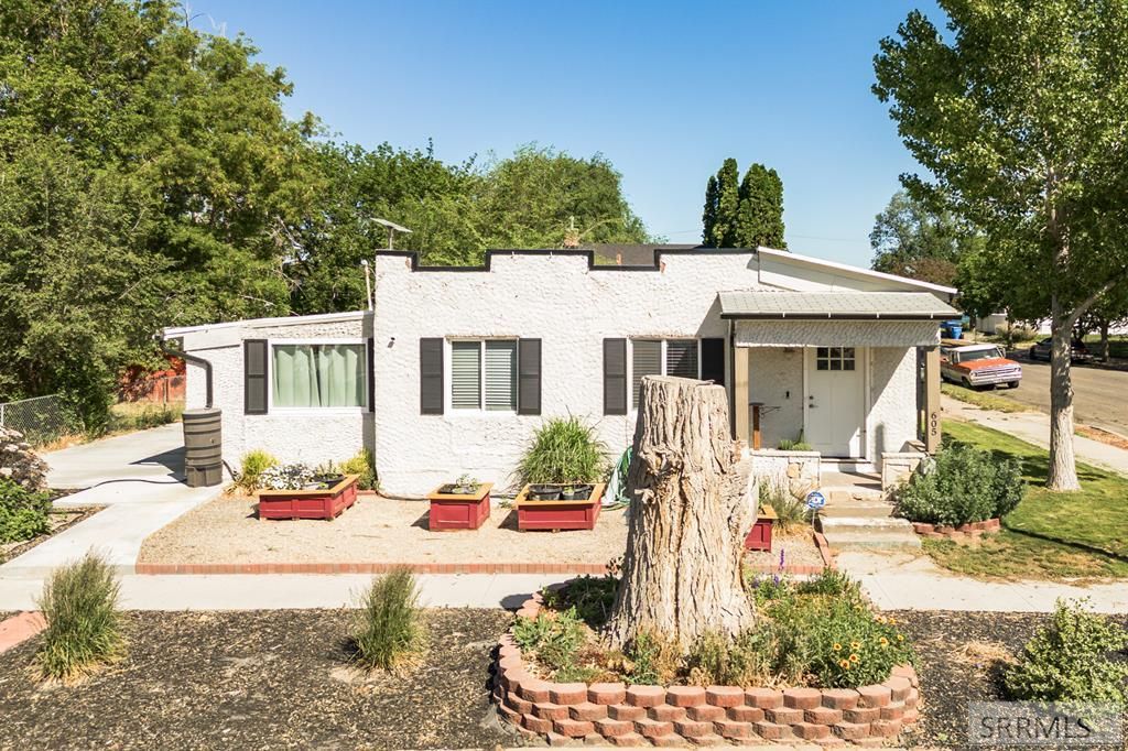605 N 10th Avenue, Pocatello, ID 83201