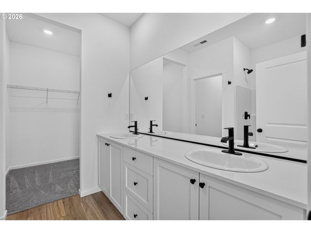 1005 Drake Ln HS17, Woodburn, OR 97071