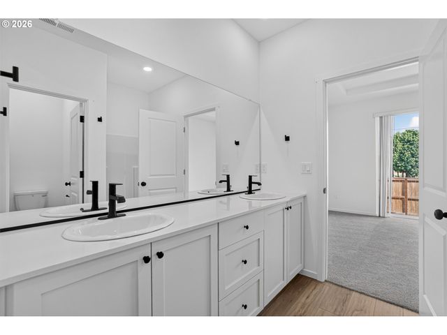 1005 Drake Ln HS17, Woodburn, OR 97071