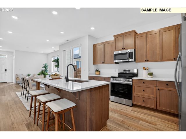1005 Drake Ln HS17, Woodburn, OR 97071