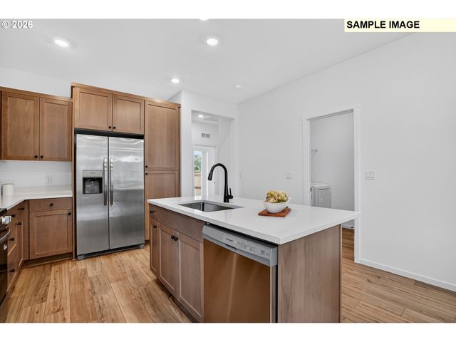 1005 Drake Ln HS17, Woodburn, OR 97071