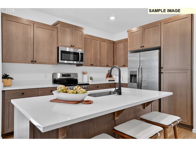 1005 Drake Ln HS17, Woodburn, OR 97071