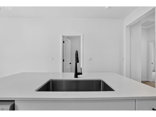 1005 Drake Ln HS17, Woodburn, OR 97071