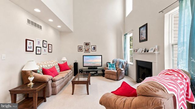 381 MANOR CIR, Harleysville, PA 19438
