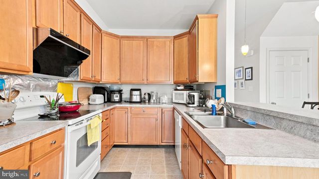 381 MANOR CIR, Harleysville, PA 19438