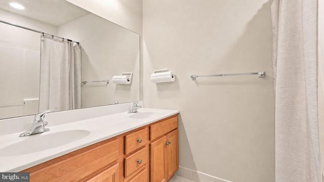 381 MANOR CIR, Harleysville, PA 19438