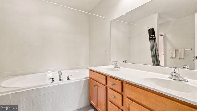 381 MANOR CIR, Harleysville, PA 19438