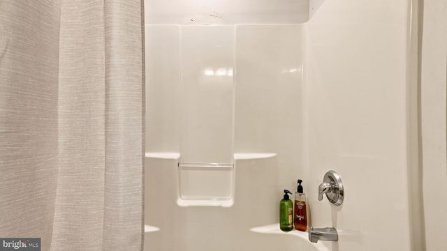 381 MANOR CIR, Harleysville, PA 19438