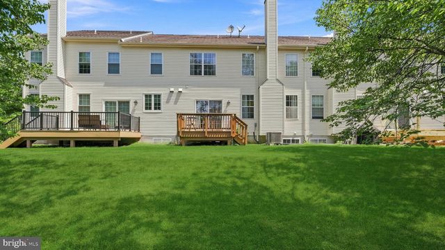 381 MANOR CIR, Harleysville, PA 19438