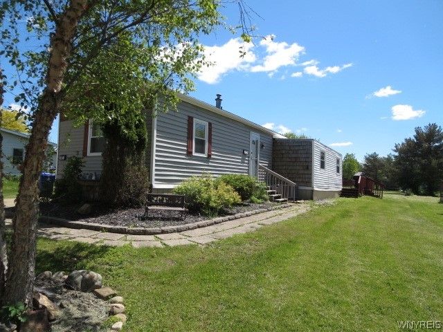 67 West Canyon Drive, Hamburg, NY 14075