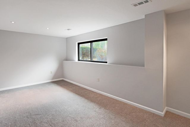 10 Killian Court, Merrimack, NH 03054