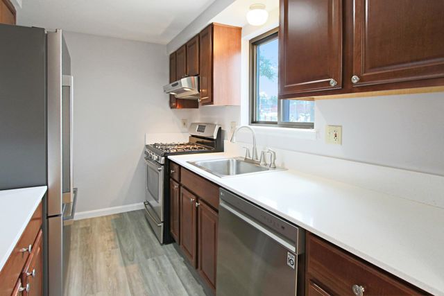 10 Killian Court, Merrimack, NH 03054