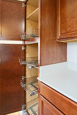 10 Killian Court, Merrimack, NH 03054