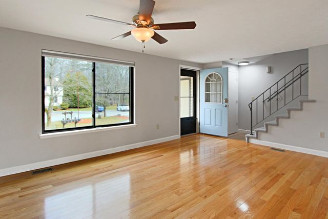 10 Killian Court, Merrimack, NH 03054