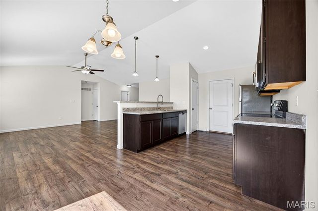 106 Pearl Vista Court, O'fallon, MO 63366