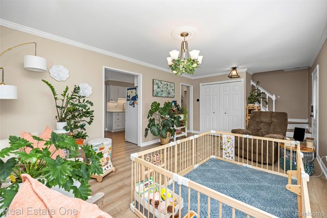 14061 Woodside Street, Livonia, MI 48154