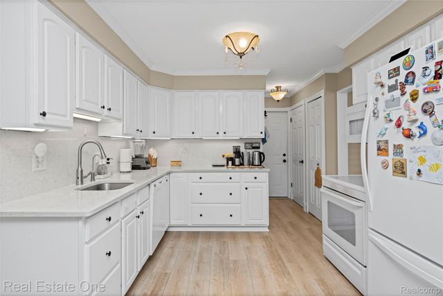 14061 Woodside Street, Livonia, MI 48154