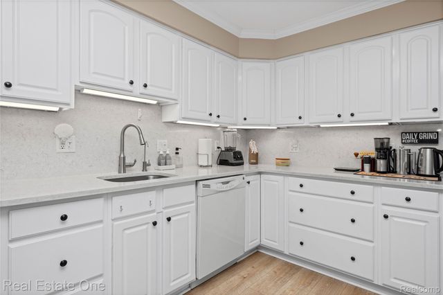 14061 Woodside Street, Livonia, MI 48154