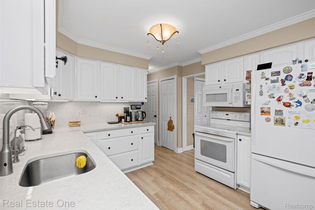 14061 Woodside Street, Livonia, MI 48154