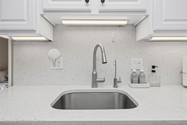 14061 Woodside Street, Livonia, MI 48154