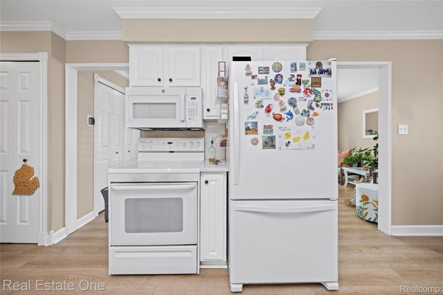 14061 Woodside Street, Livonia, MI 48154