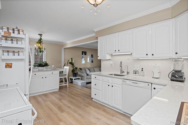 14061 Woodside Street, Livonia, MI 48154