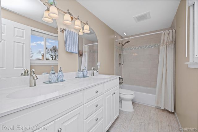 14061 Woodside Street, Livonia, MI 48154