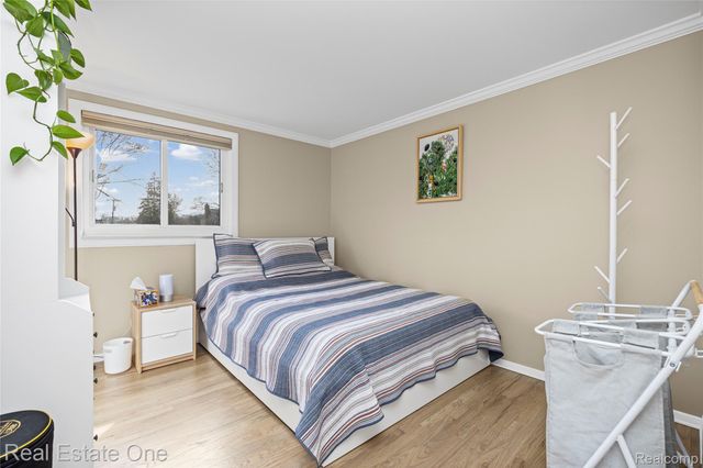 14061 Woodside Street, Livonia, MI 48154