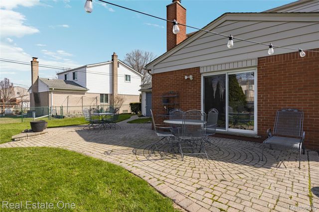 14061 Woodside Street, Livonia, MI 48154