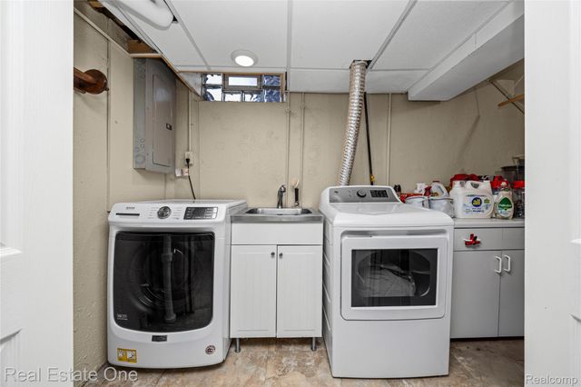 14061 Woodside Street, Livonia, MI 48154