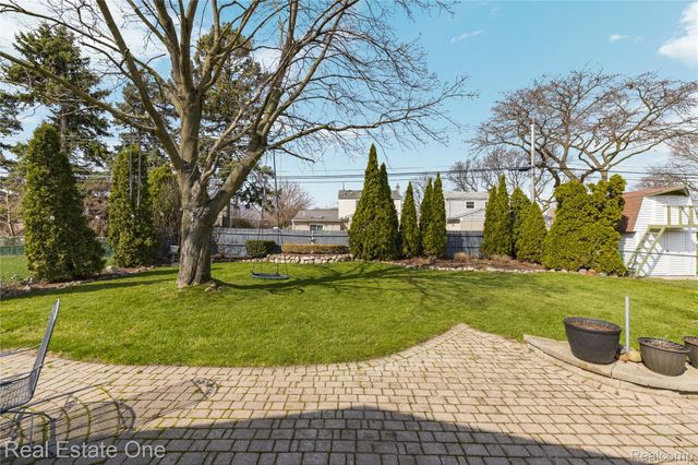 14061 Woodside Street, Livonia, MI 48154