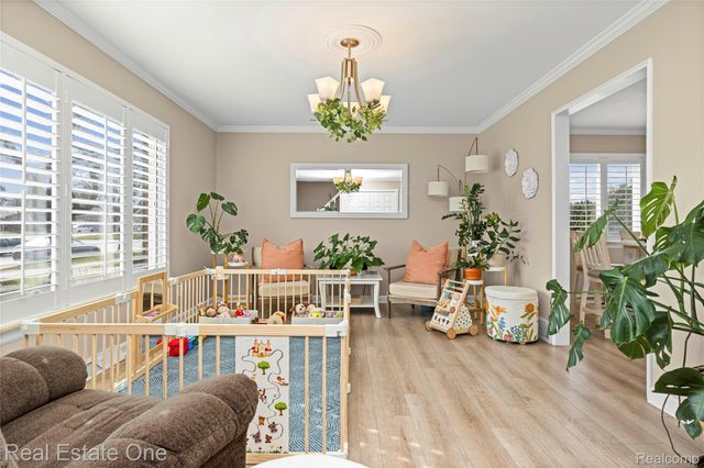 14061 Woodside Street, Livonia, MI 48154