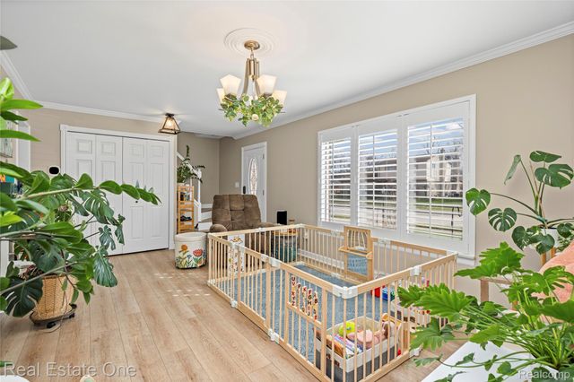 14061 Woodside Street, Livonia, MI 48154