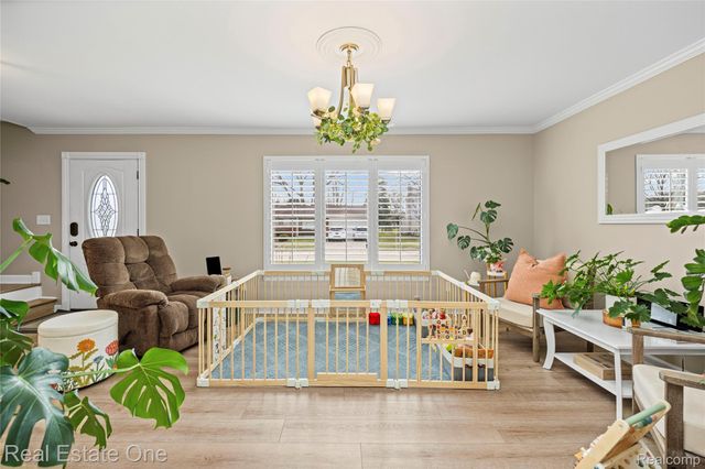 14061 Woodside Street, Livonia, MI 48154