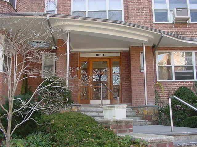 235 Garth Road A5B, Scarsdale, NY 10583