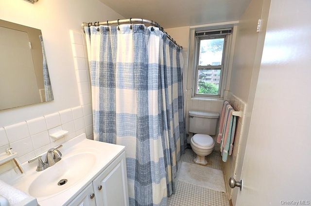 235 Garth Road A5B, Scarsdale, NY 10583