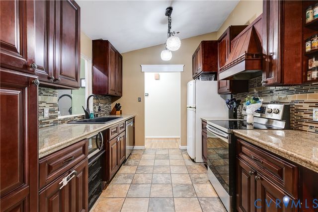 5702 Linda Rd, Sandston, VA 23150