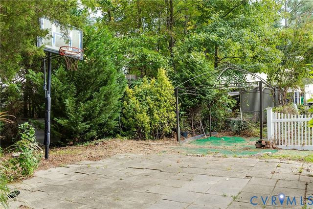 5702 Linda Rd, Sandston, VA 23150