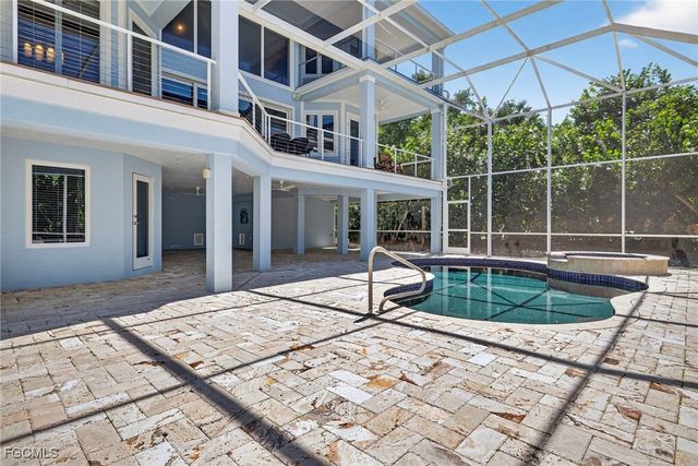 1326 Seaspray LN, Sanibel, FL 33957
